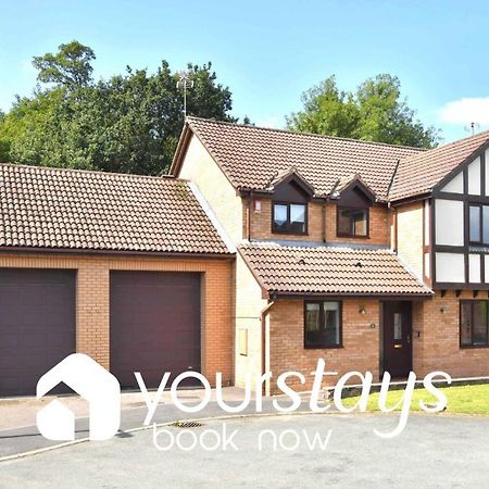 The Glade By Yourstays Huge Single Detached Holiday Home With Big Garden Newcastle-under-Lyme Eksteriør bilde