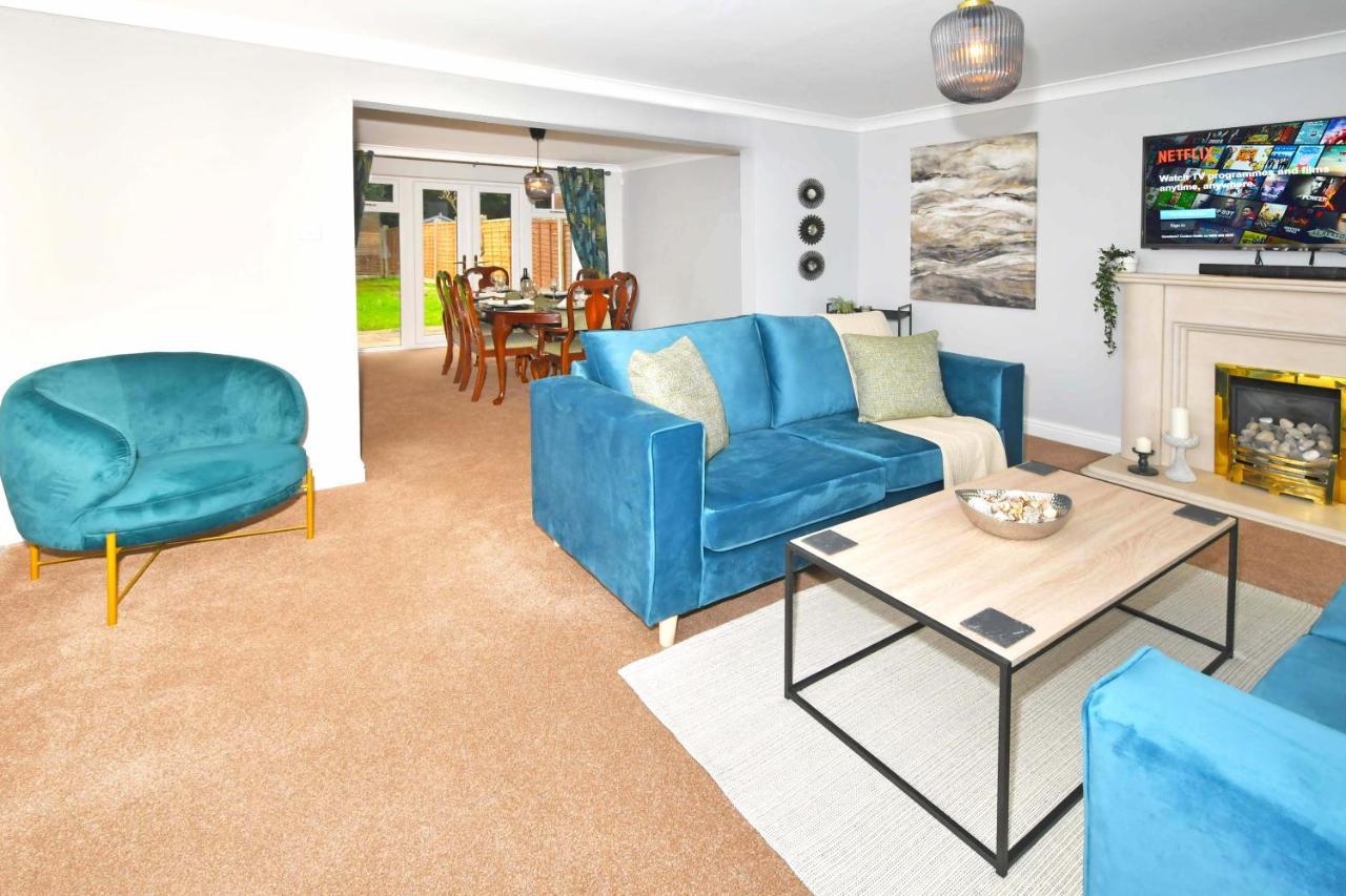 The Glade By Yourstays Huge Single Detached Holiday Home With Big Garden Newcastle-under-Lyme Eksteriør bilde