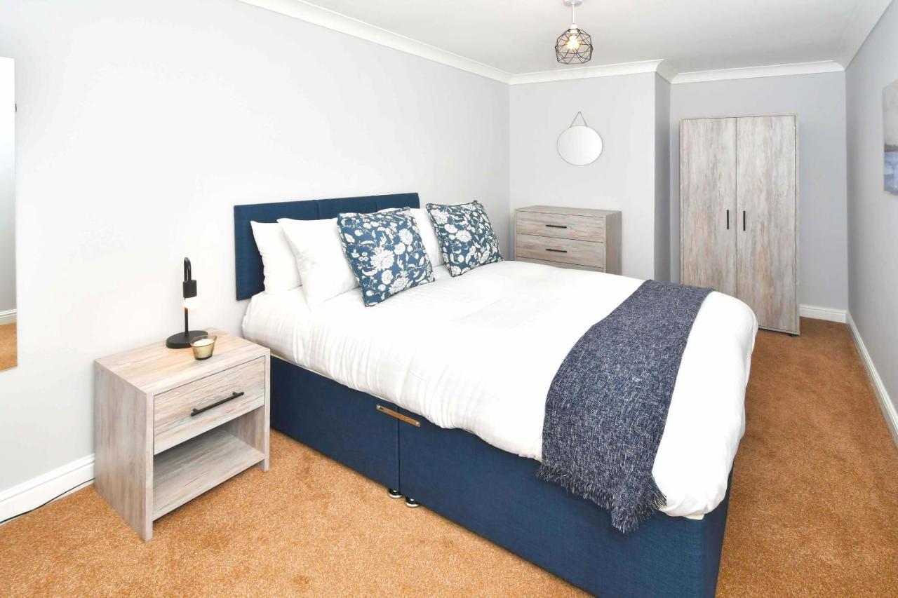 The Glade By Yourstays Huge Single Detached Holiday Home With Big Garden Newcastle-under-Lyme Eksteriør bilde